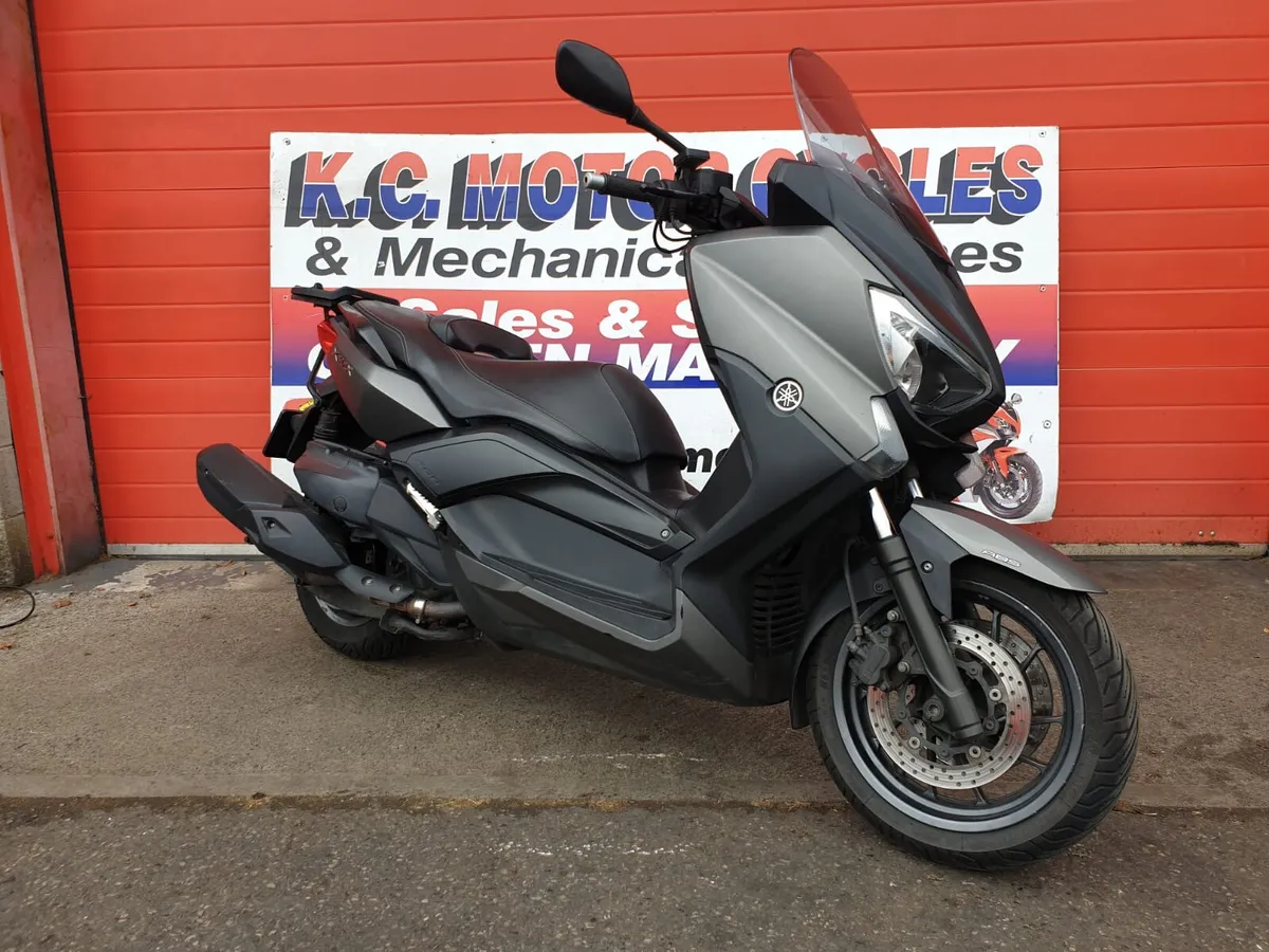 Yamaha XMAX 400 - Image 1