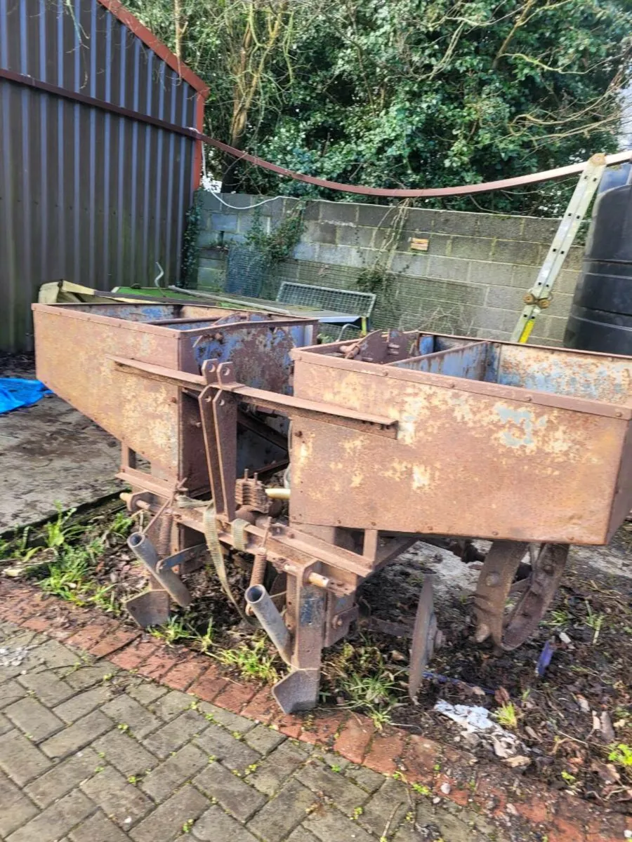 Massey Ferguson 718 Automatic Potato Planter - Image 2