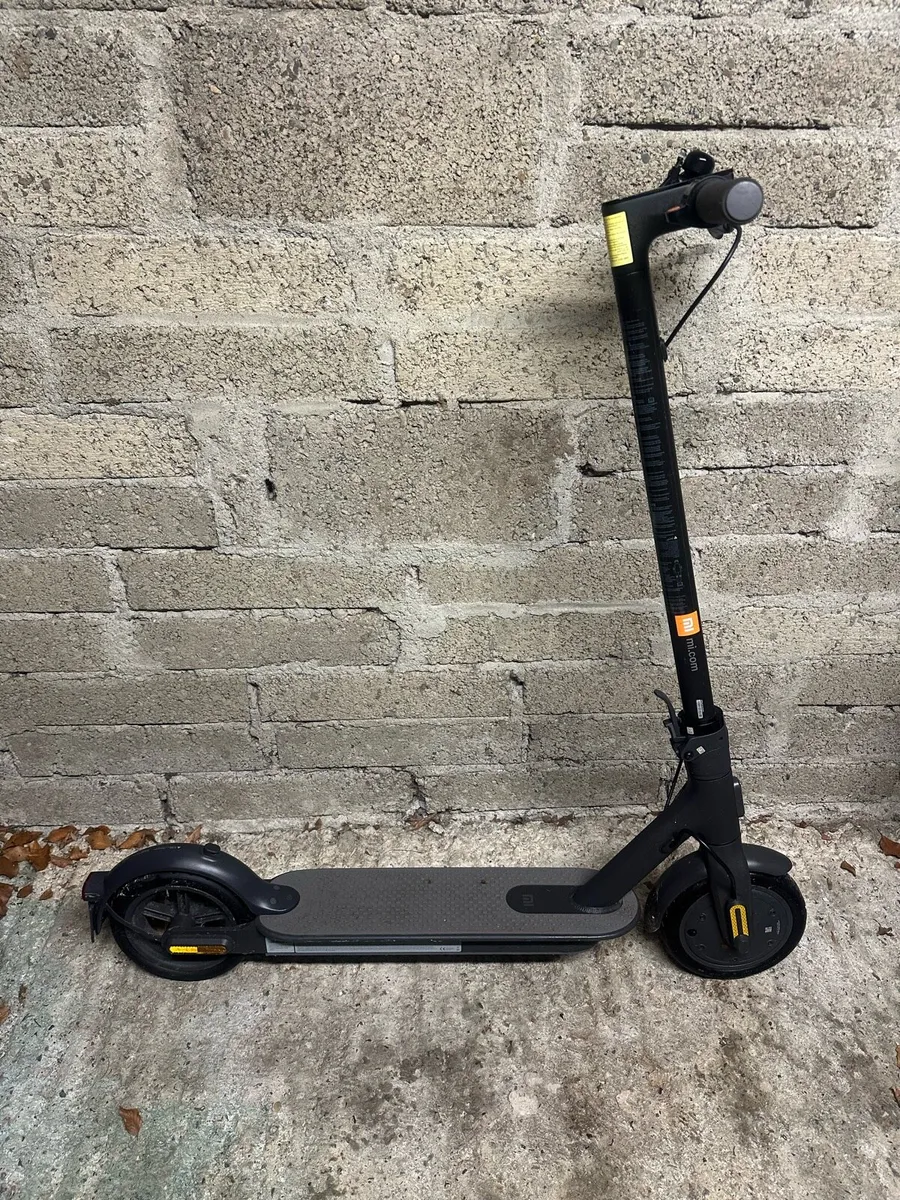 Xiaomi Mi Electric Scooter Essential - Image 1