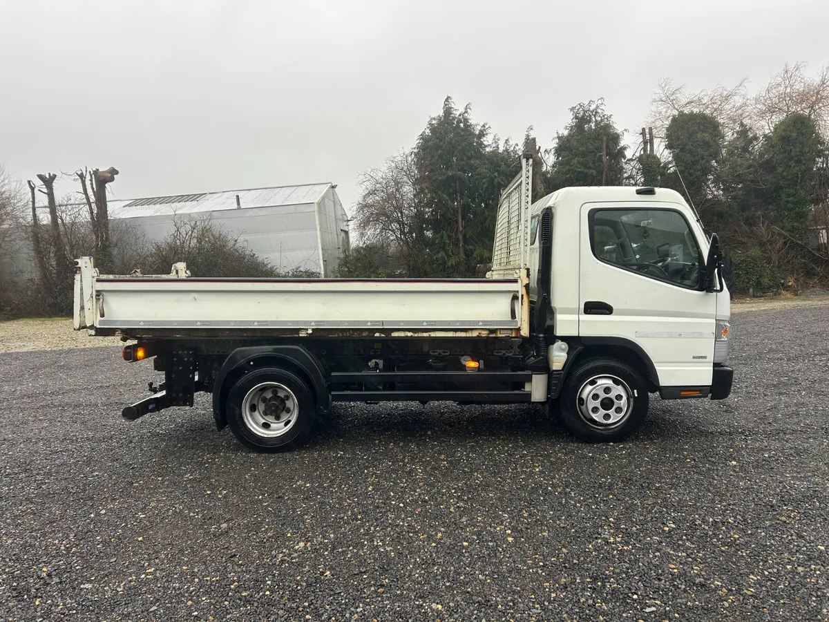 2019 Mitsubishi Fuso 7.5T Tipper / 84kms - Image 3