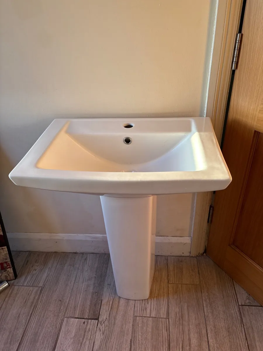 Sink & pedestal for sale - Image 1