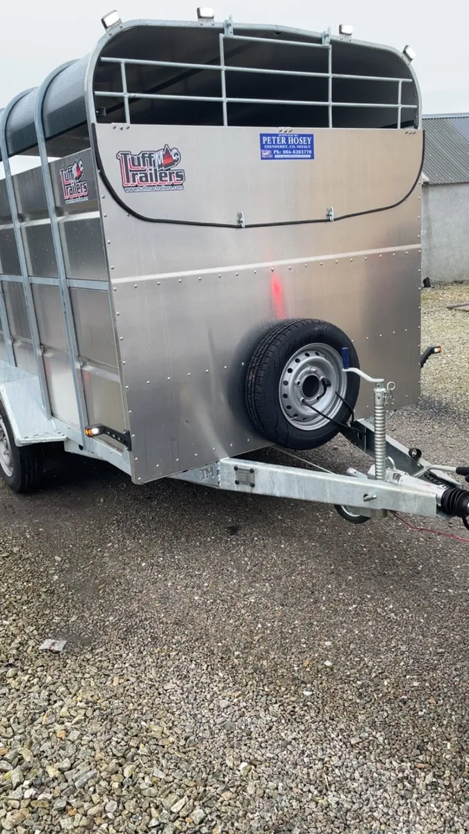 AS NEW 14ft tri axle Tuffmac livestock trailer - Image 2