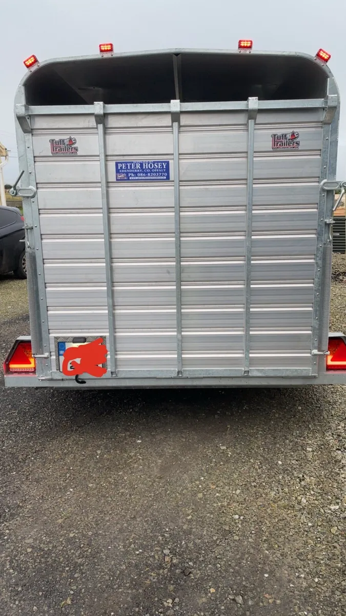 AS NEW 14ft tri axle Tuffmac livestock trailer - Image 3
