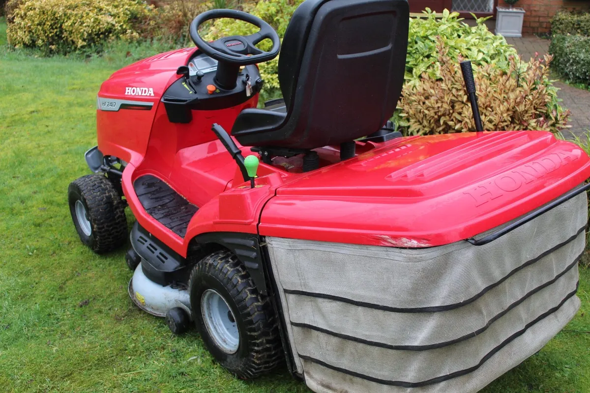 Honda 2417 Mower - Image 4