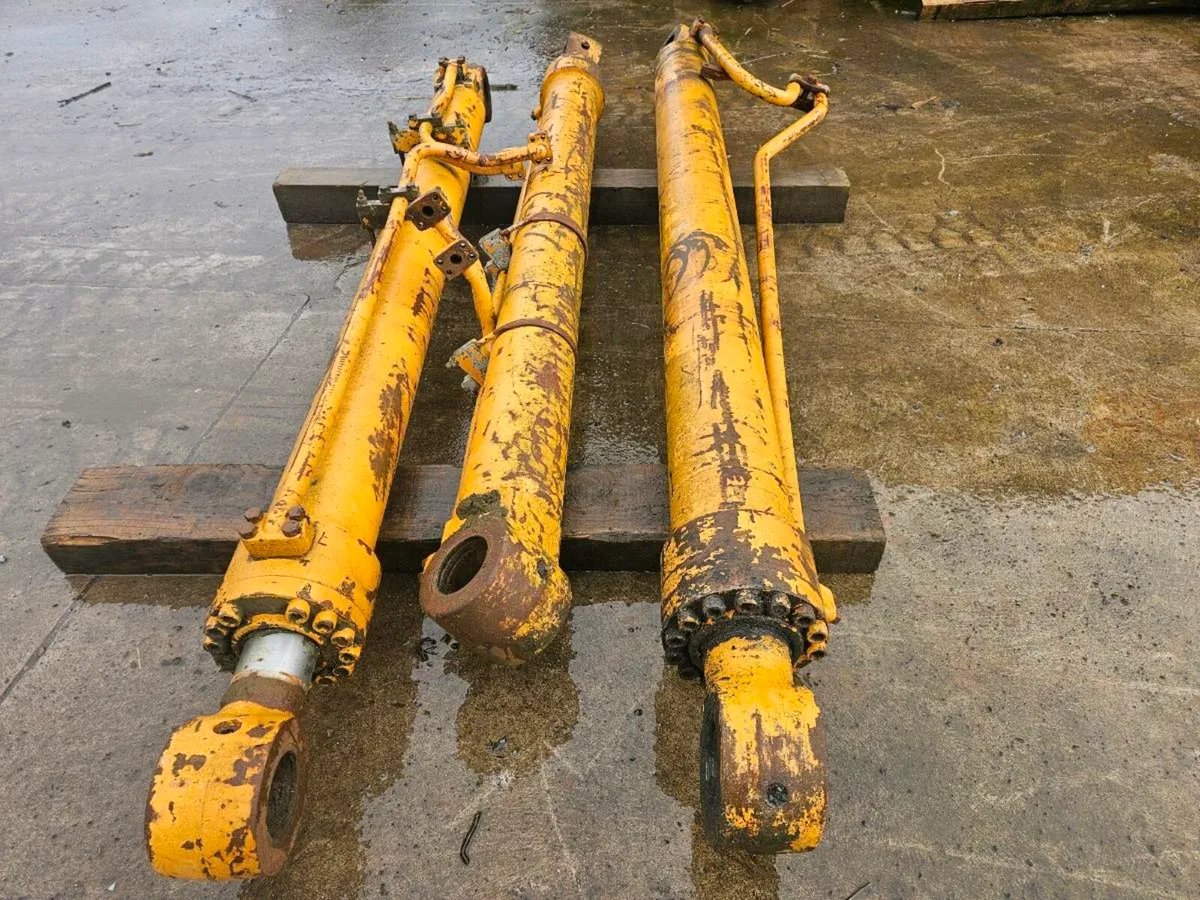 Hydraulic ram - Image 1