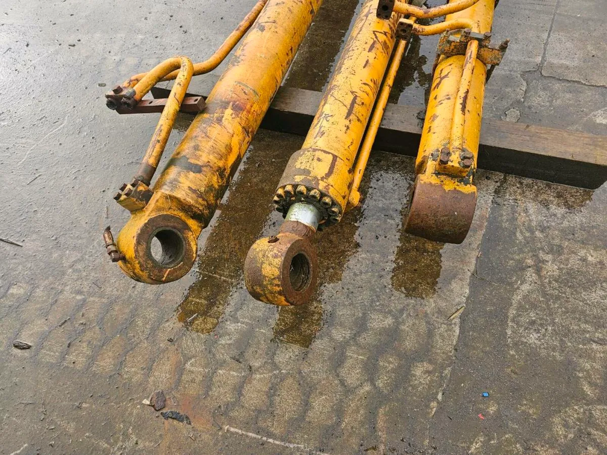 Hydraulic ram - Image 2