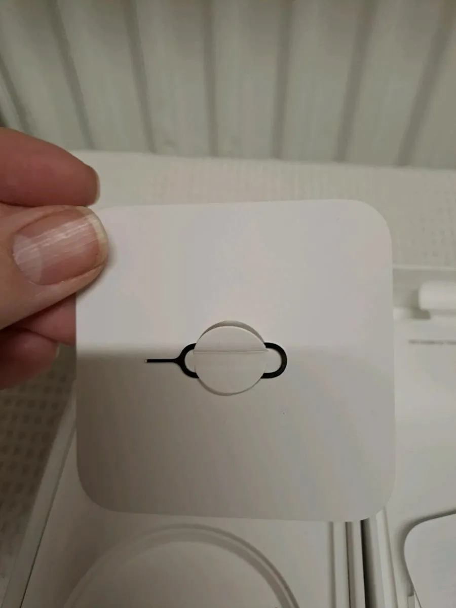 Empty iPhone 13 box - Image 4