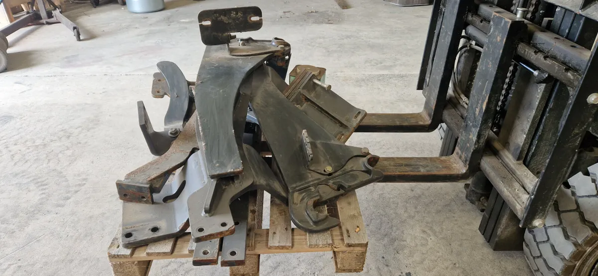 New Holland MX Loader brackets - Image 1