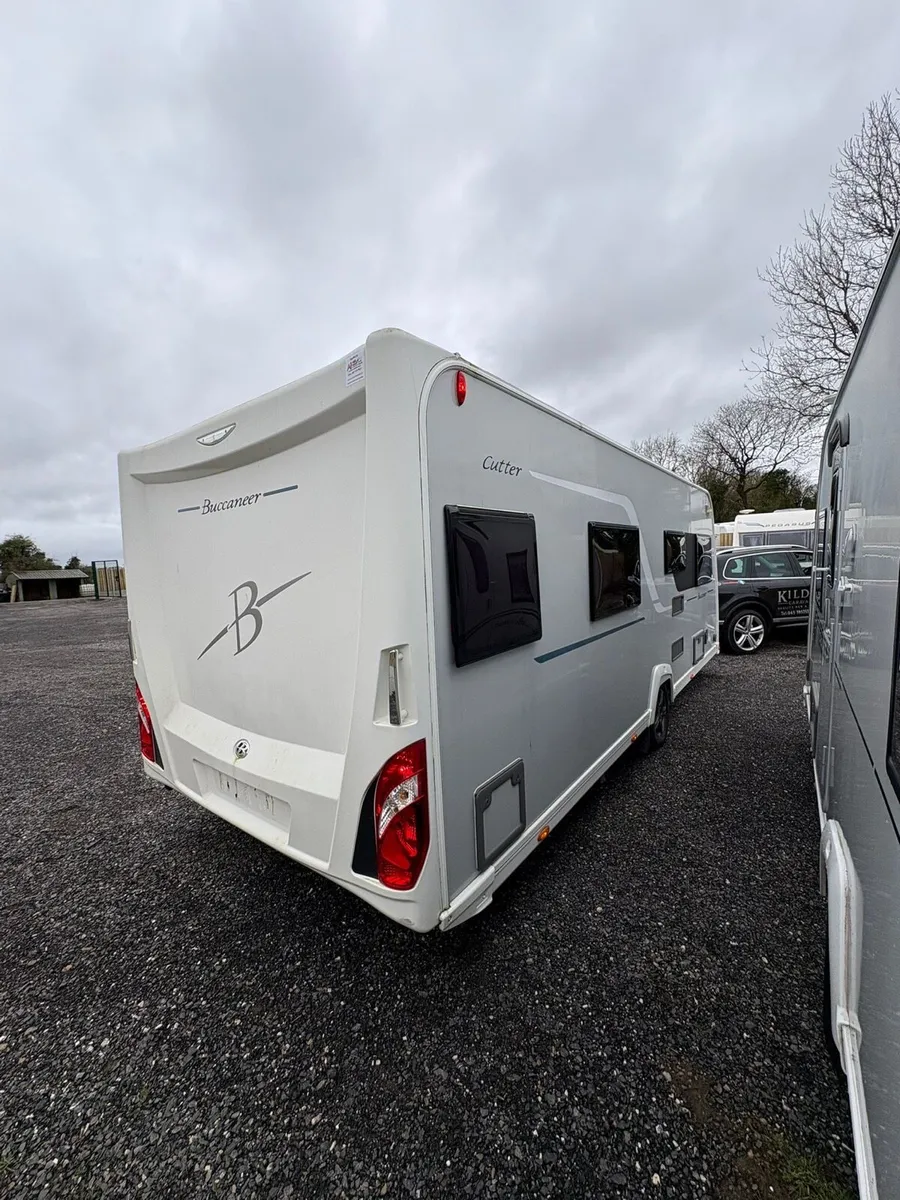 Buccaneer Cutter 4 Berth Island Bed Caravan - Image 3