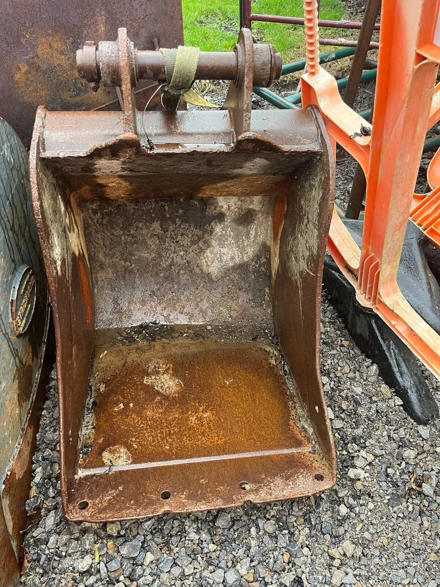 Digger bucket