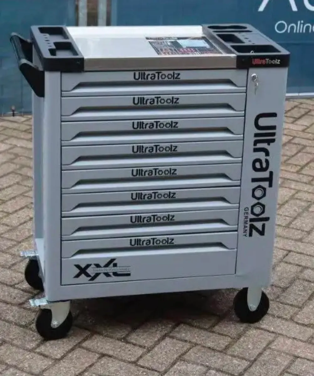 8 drawer tool box with tools - Image 1