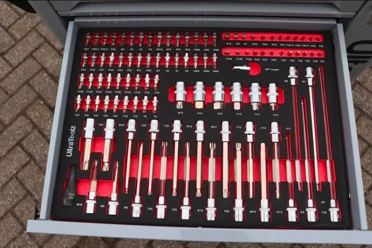 8 drawer tool box with tools - Image 2