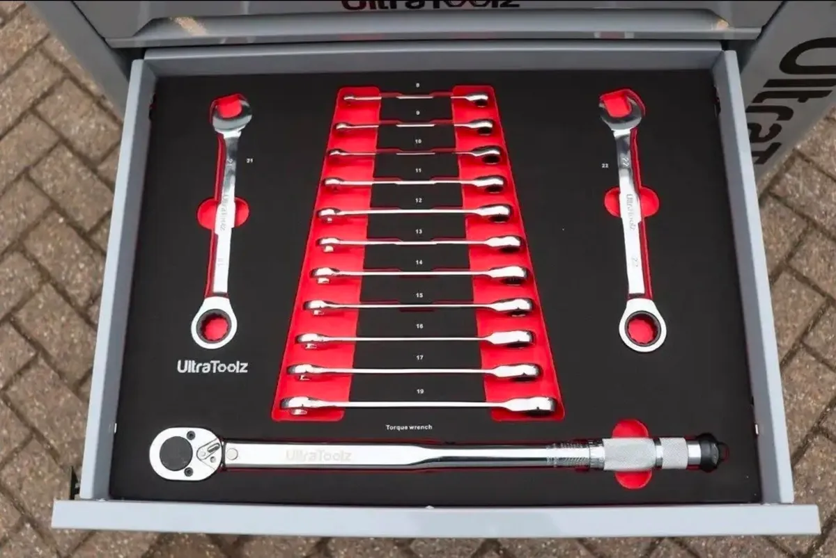 8 drawer tool box with tools - Image 4