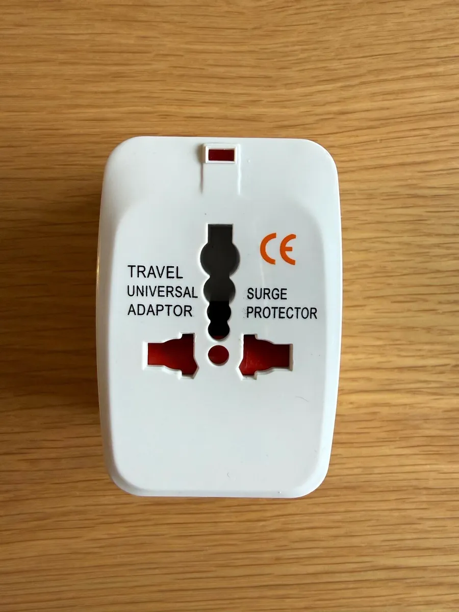 Universal travel adaptor - Image 2