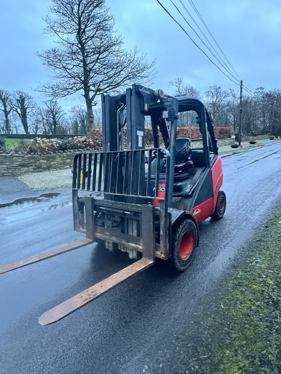 2010 3 Ton Linde Forklift - Image 2