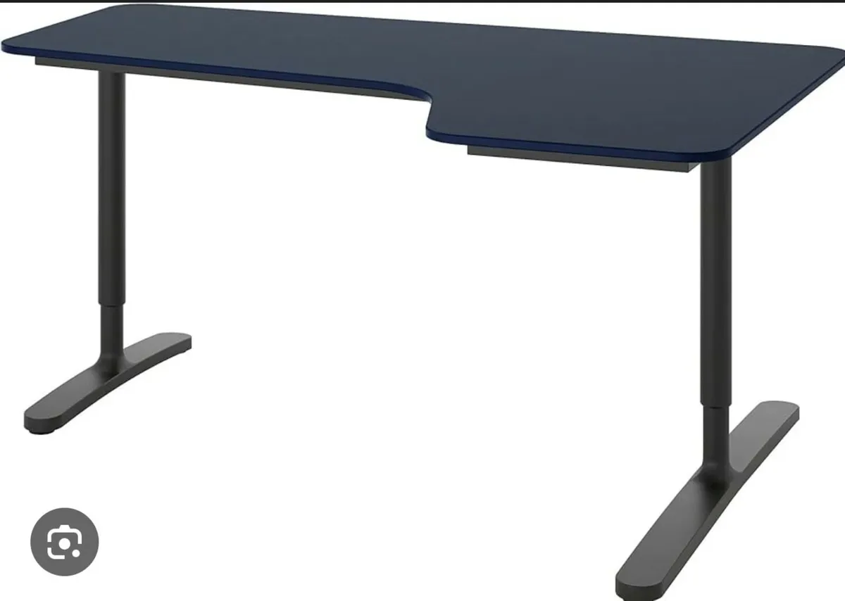 Office table and chair - Image 1