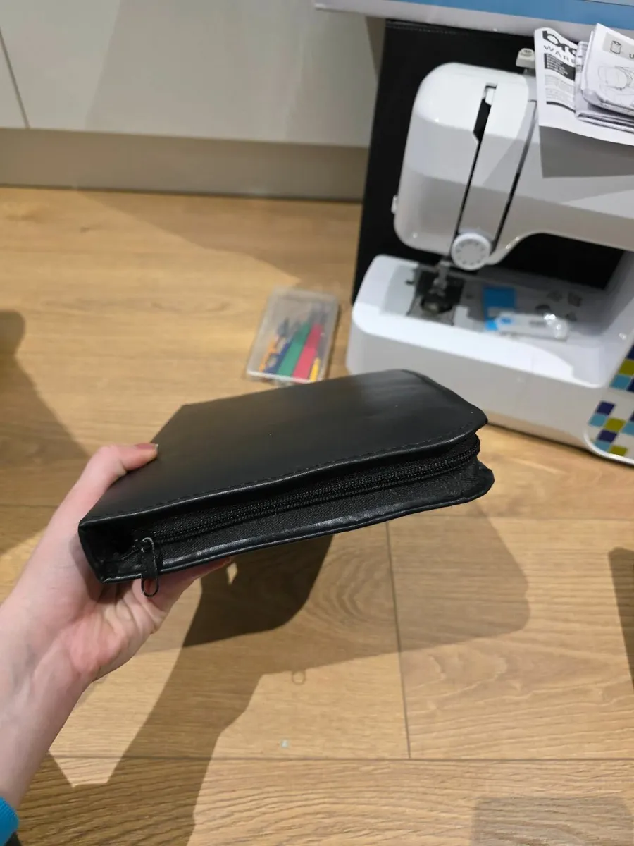 Sewing Machine Bundle incl. Large Accessory Set - Image 4