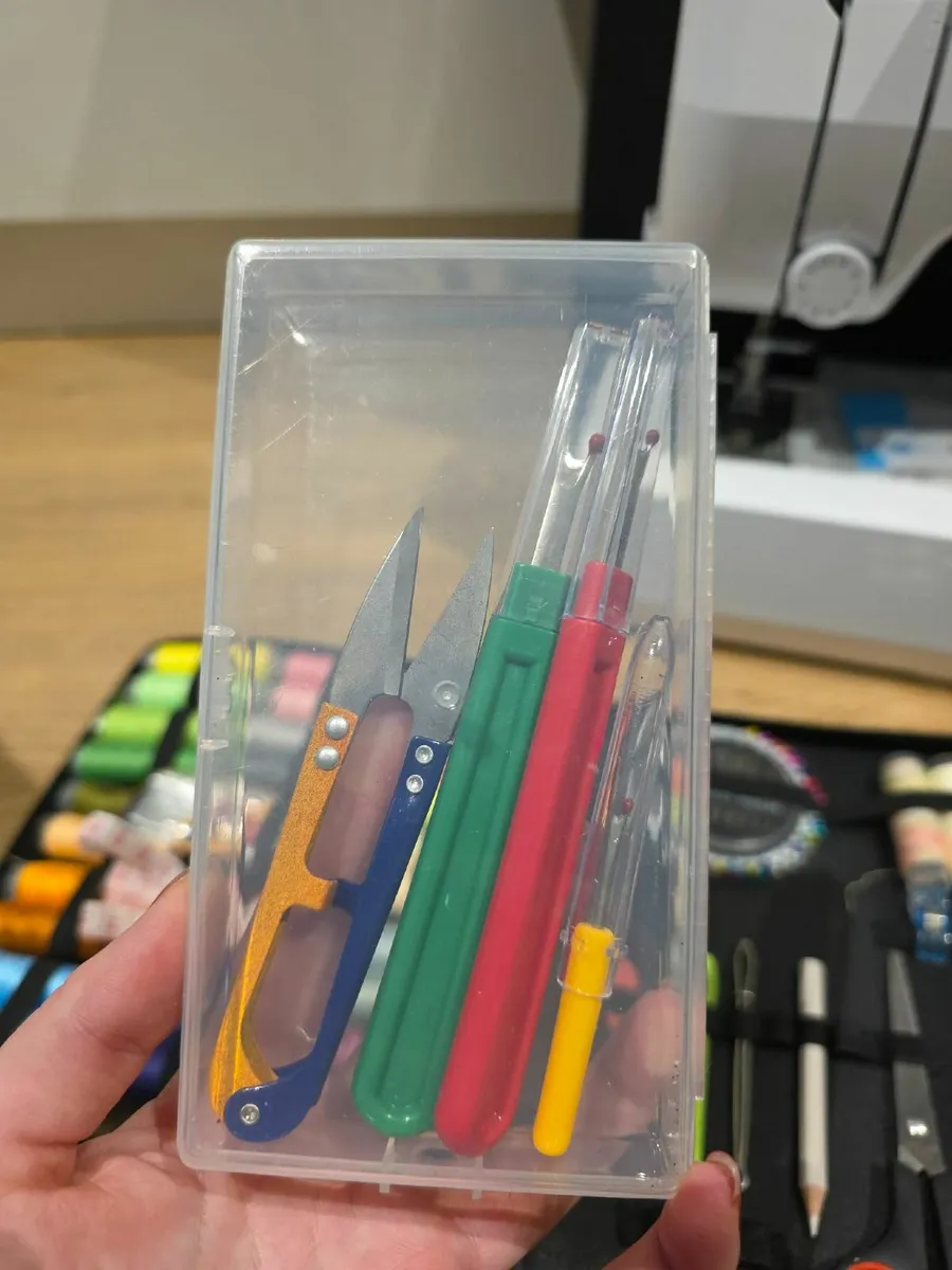 Sewing Machine Bundle incl. Large Accessory Set - Image 3