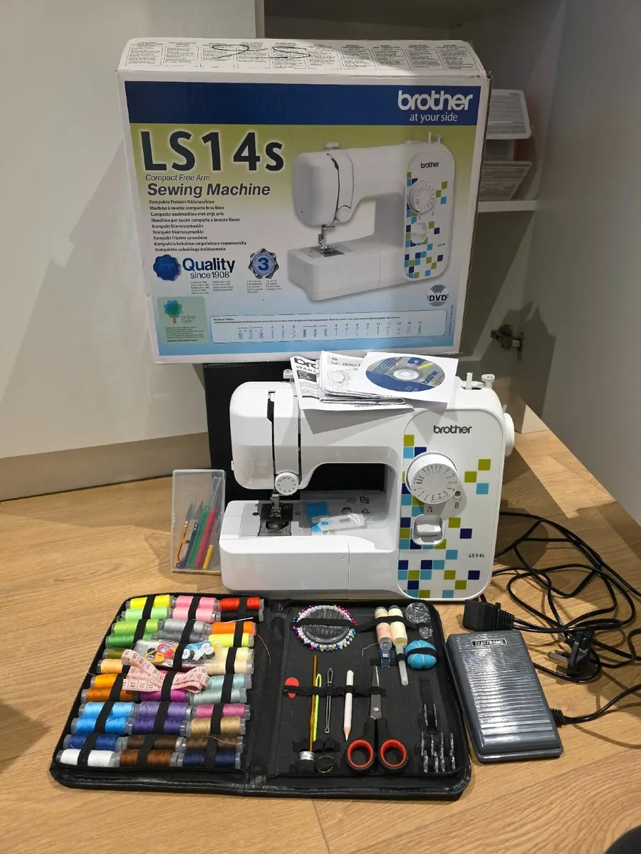 Sewing Machine Bundle incl. Large Accessory Set - Image 1