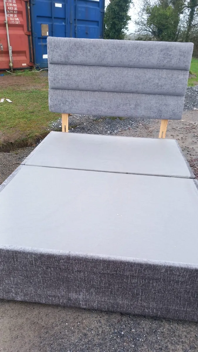 Divan base bed with drawers