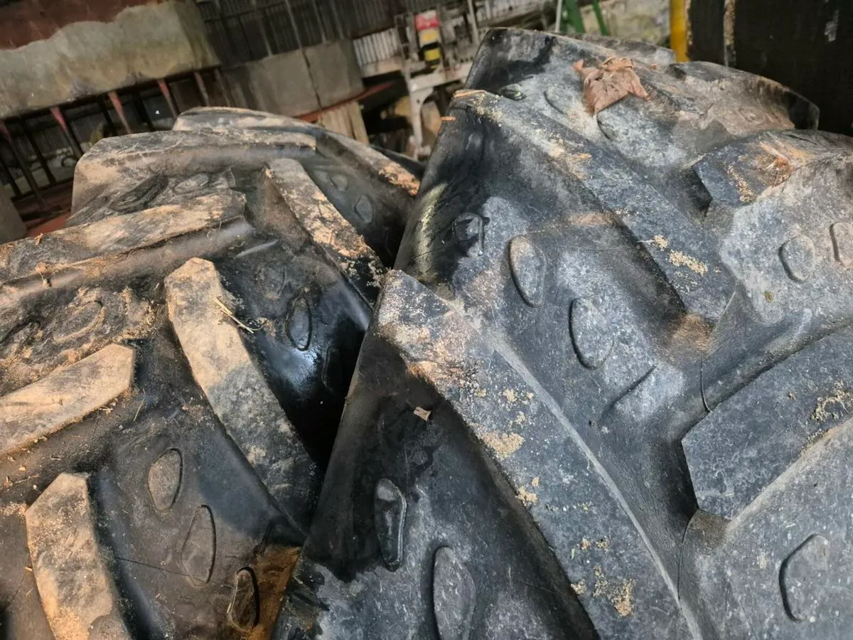 460 85 R38 Back tractor tyres - Image 2