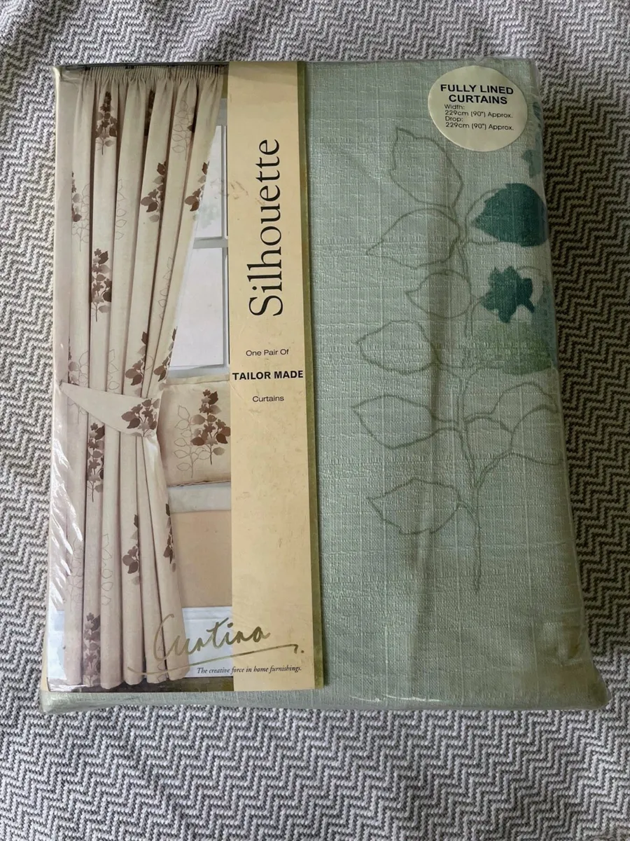Brand new curtains - Image 1