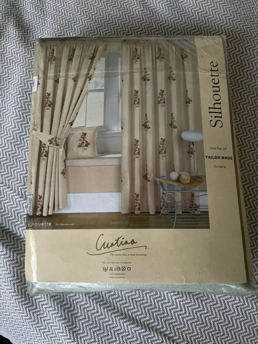 Brand new curtains - Image 2