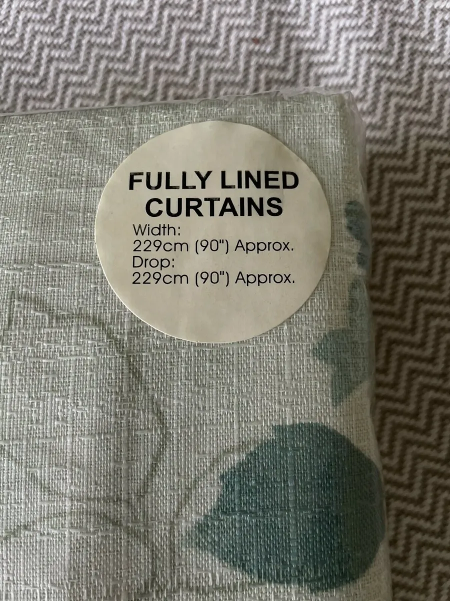 Brand new curtains - Image 3