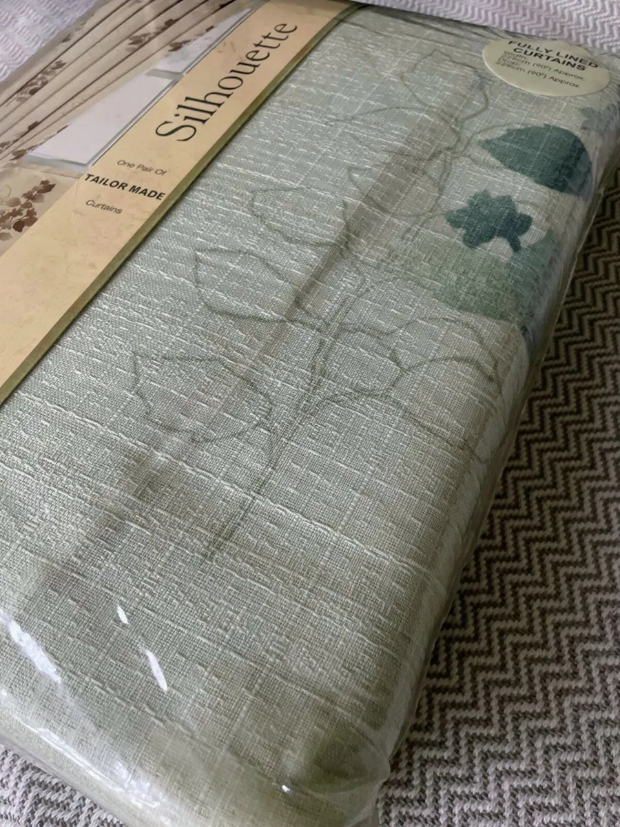 Brand new curtains - Image 4