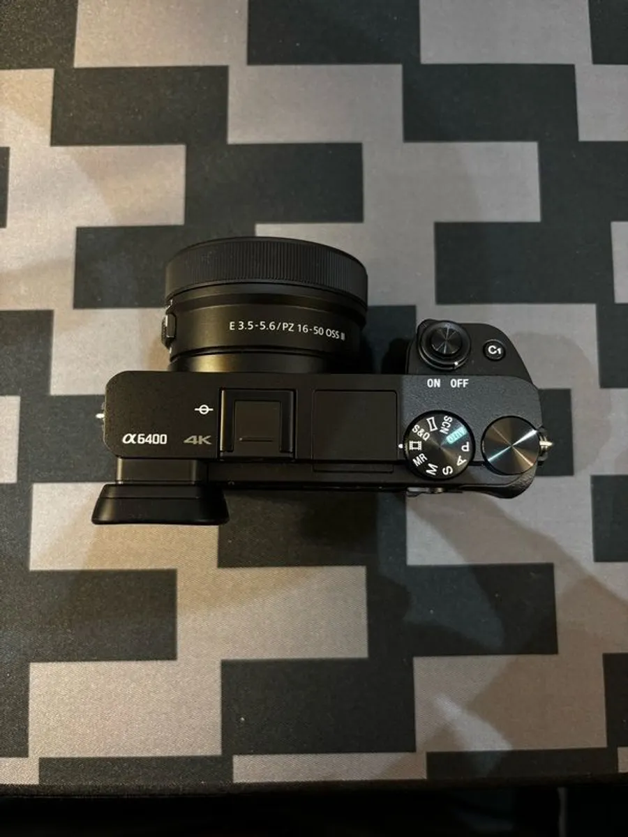 Sony A6400 with 16-50mm f/3.5-5.6 lens black - Image 3