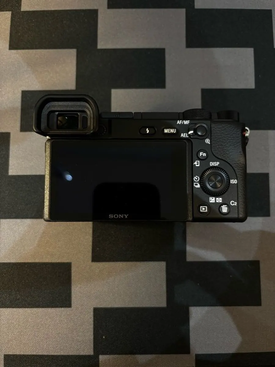 Sony A6400 with 16-50mm f/3.5-5.6 lens black - Image 4