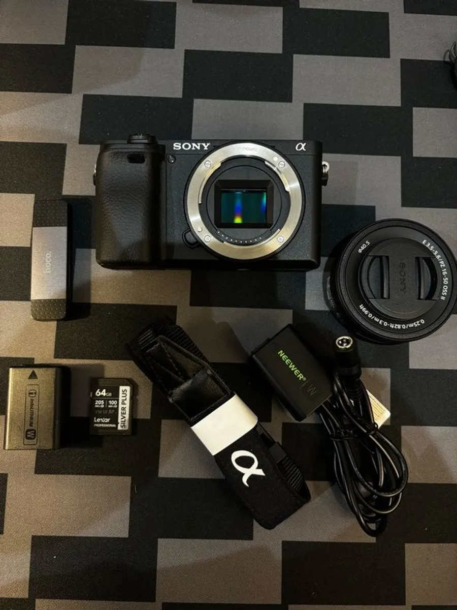 Sony A6400 with 16-50mm f/3.5-5.6 lens black - Image 1