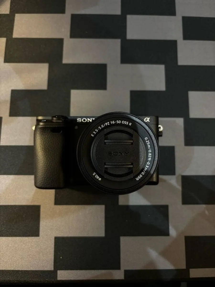 Sony A6400 with 16-50mm f/3.5-5.6 lens black - Image 2