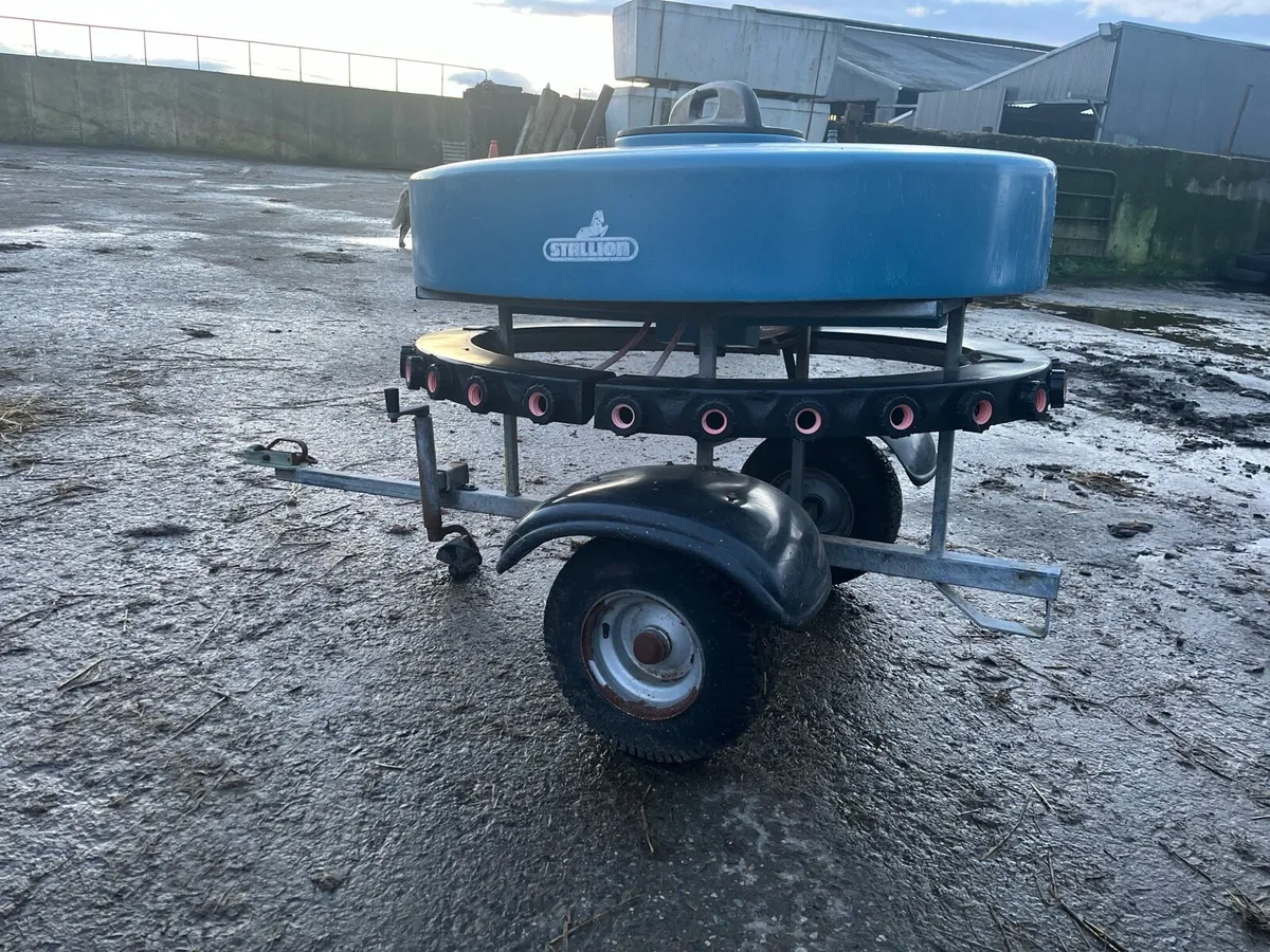 Mobile calf feeder - Image 1