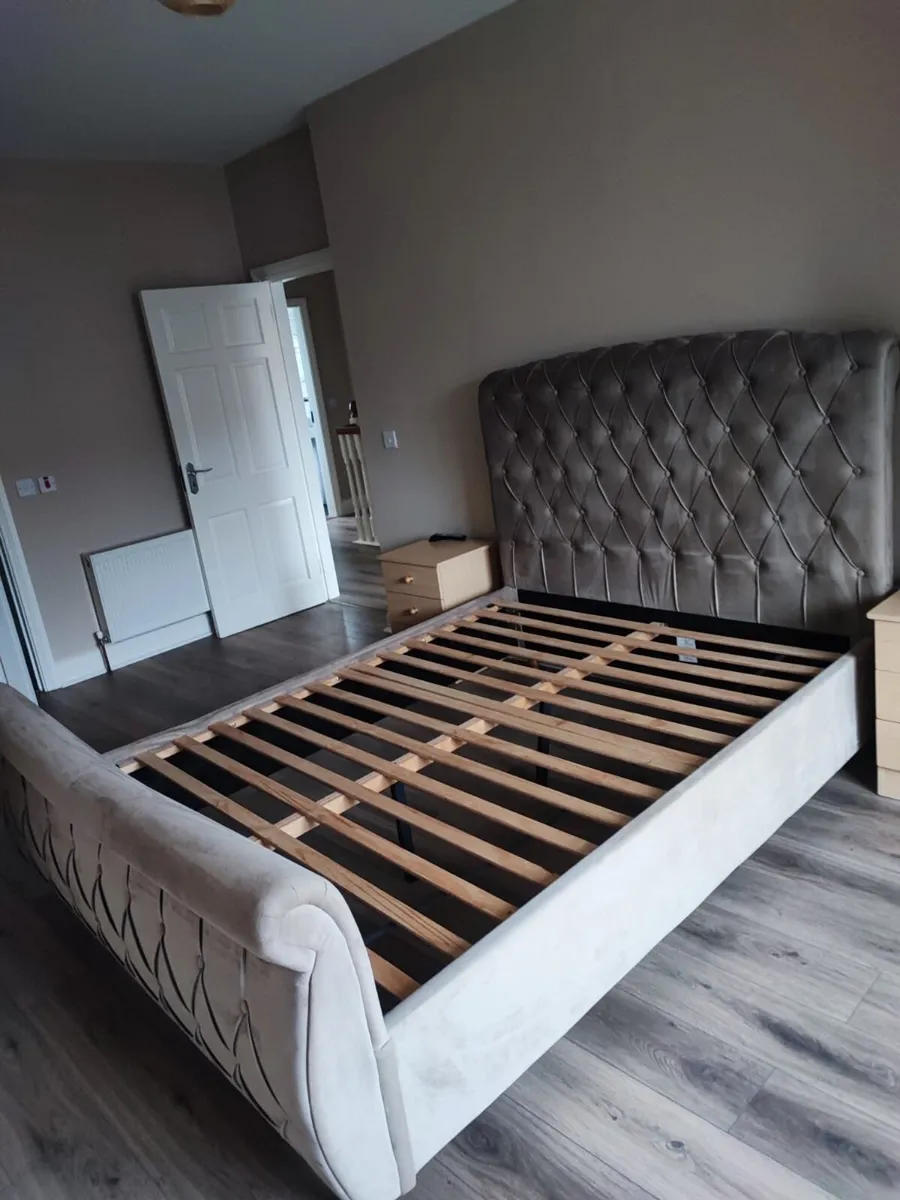 Velvet Tuffed King Size  Sleigh Bed - Image 2