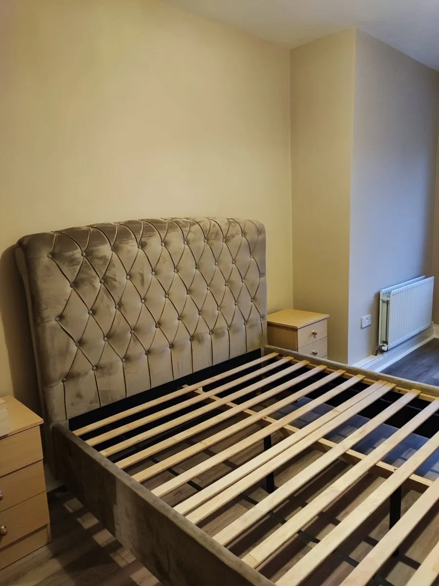 Velvet Tuffed King Size  Sleigh Bed - Image 1