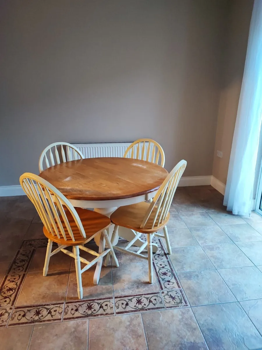 Kitchen Table and Chairs - Image 4