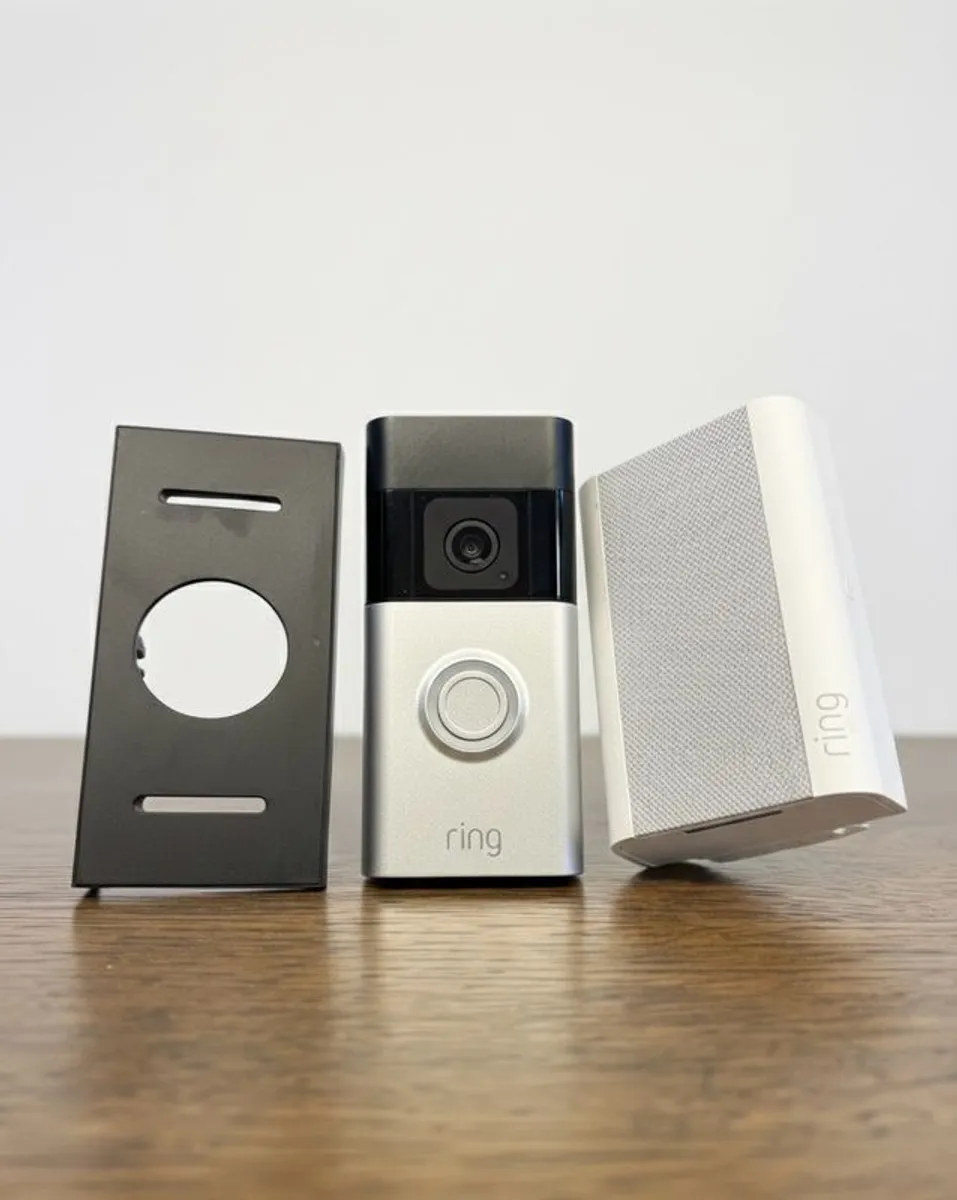 Ring Video Doorbell (2nd Gen) with Chime & Mounting Bracket in Excellent Condition - Image 1