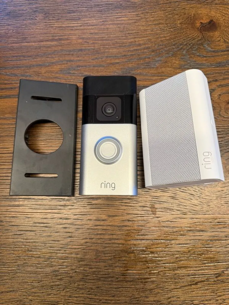 Ring Video Doorbell (2nd Gen) with Chime & Mounting Bracket in Excellent Condition - Image 2