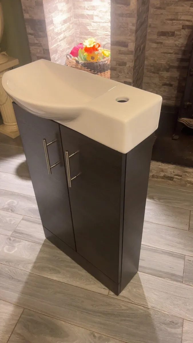 Bathroom vanity units - Image 2