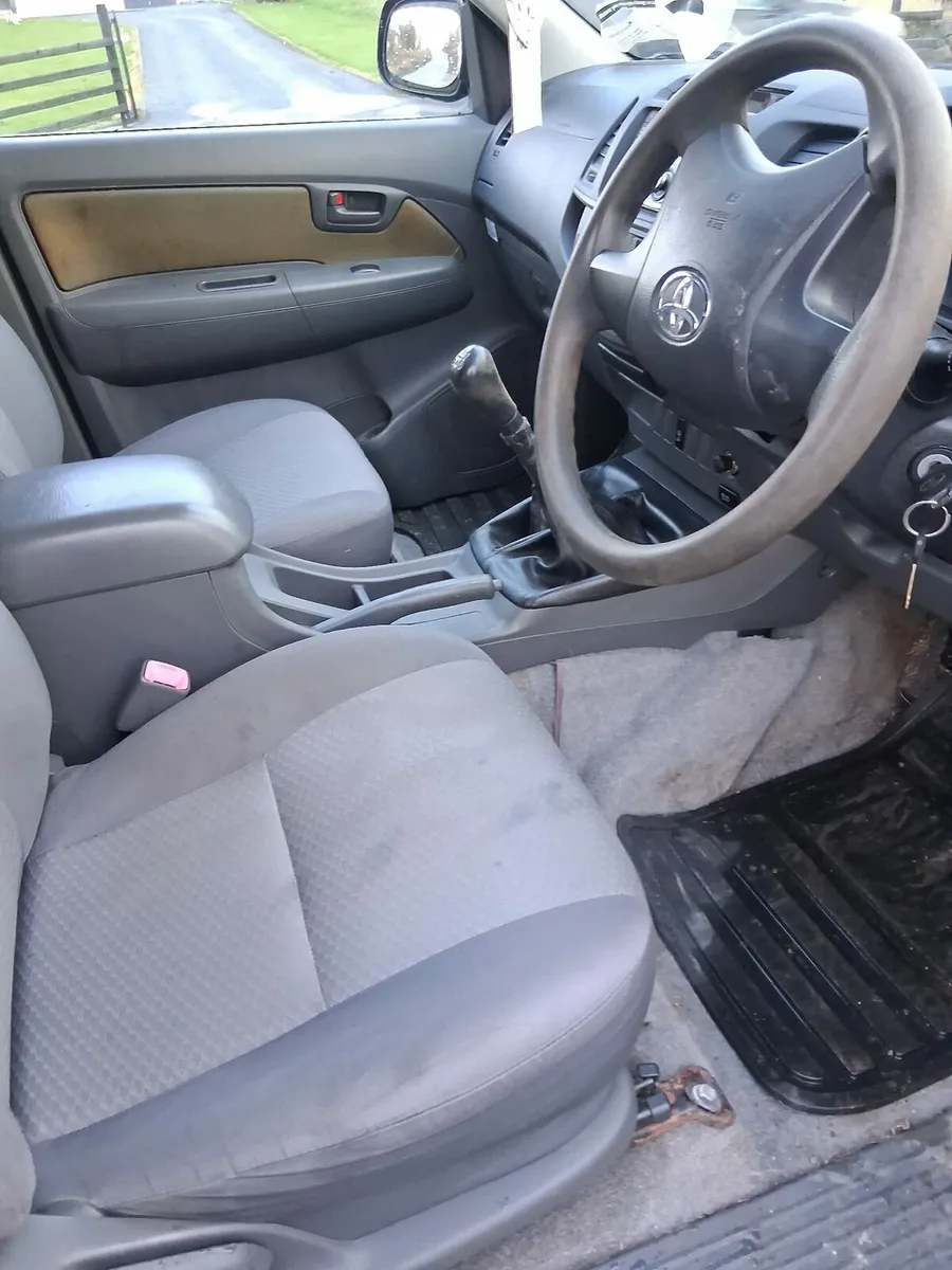 Toyota Hilux - Image 3