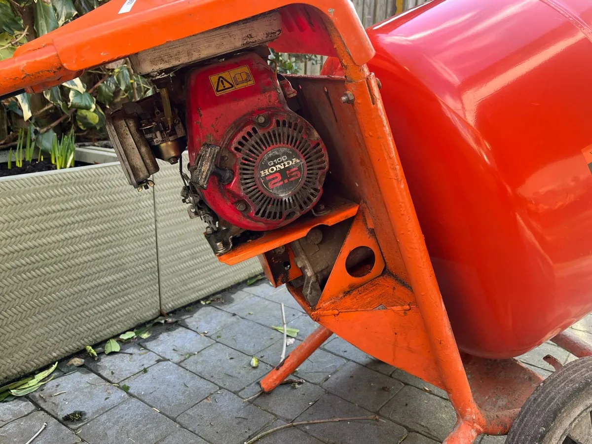 Cement mixer - Image 1