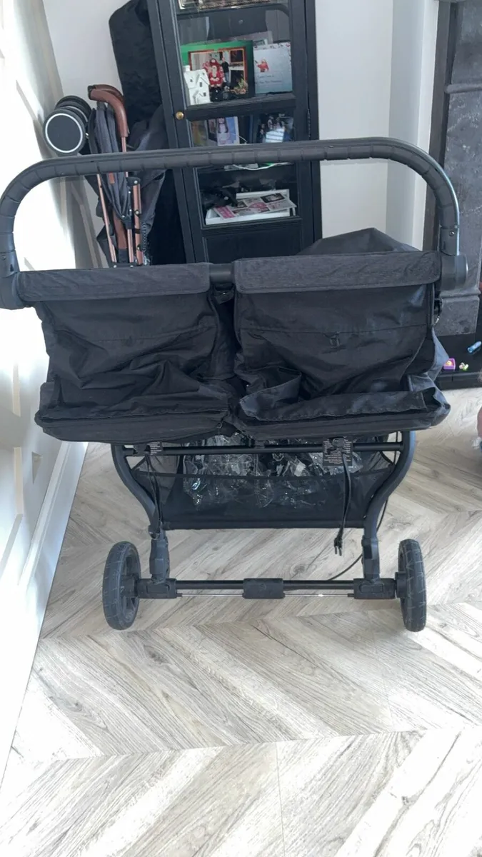 Baby jogger double buggy - Image 2