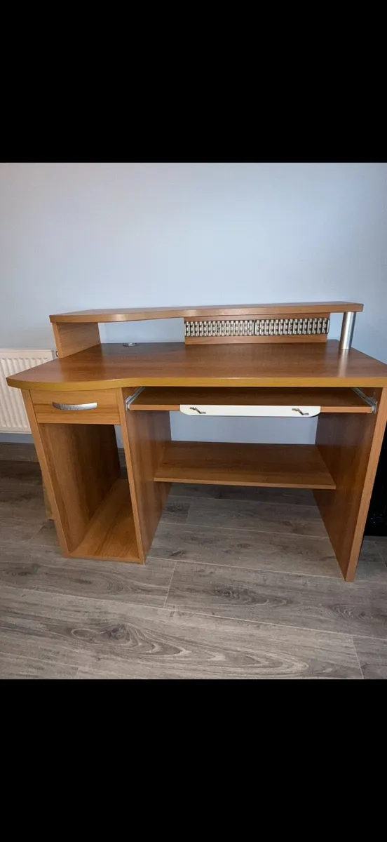 Computer Table - Image 1