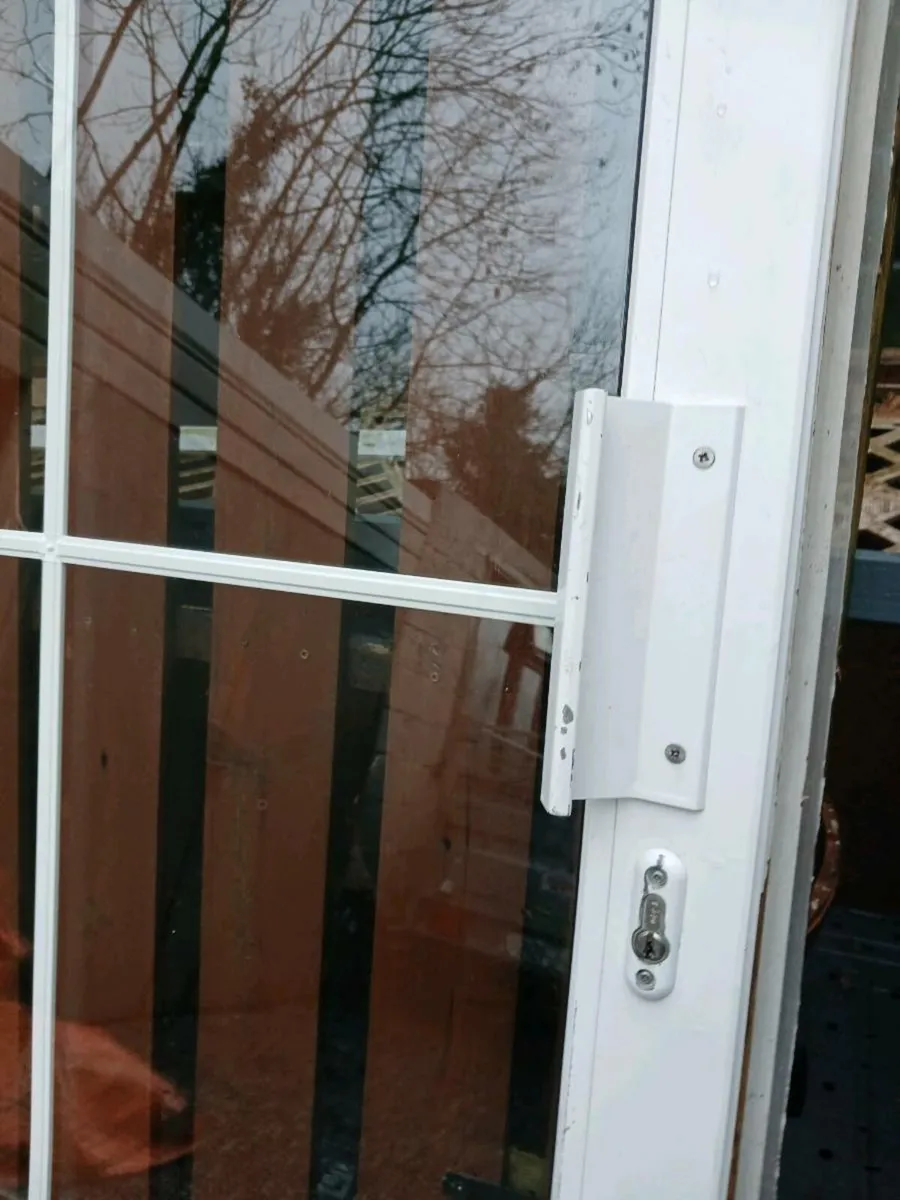 Patio door. - Image 3