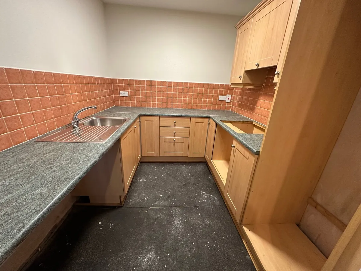Kitchen Units - Image 1