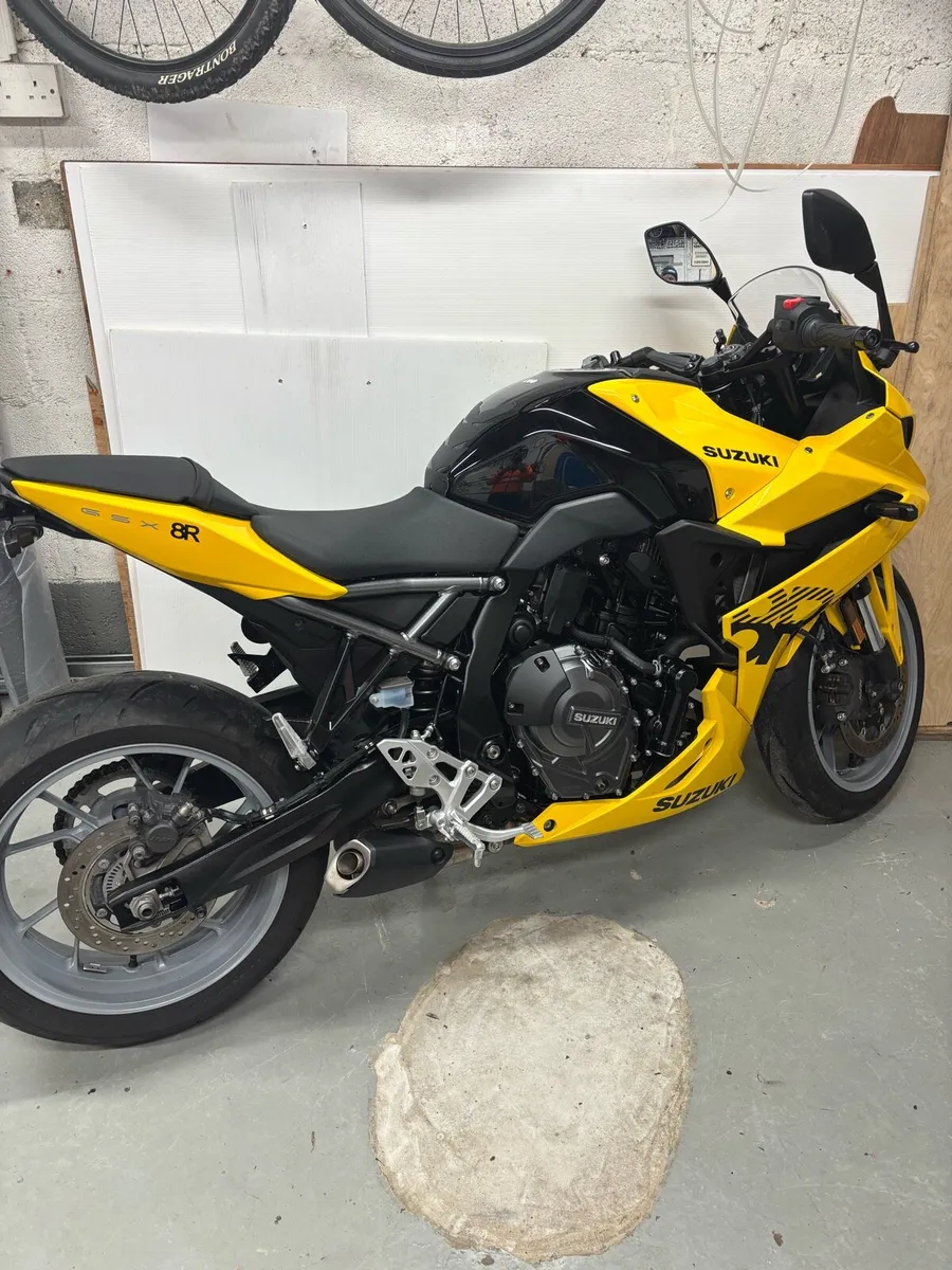 Suzuki GSX 8R 251-D - Image 1