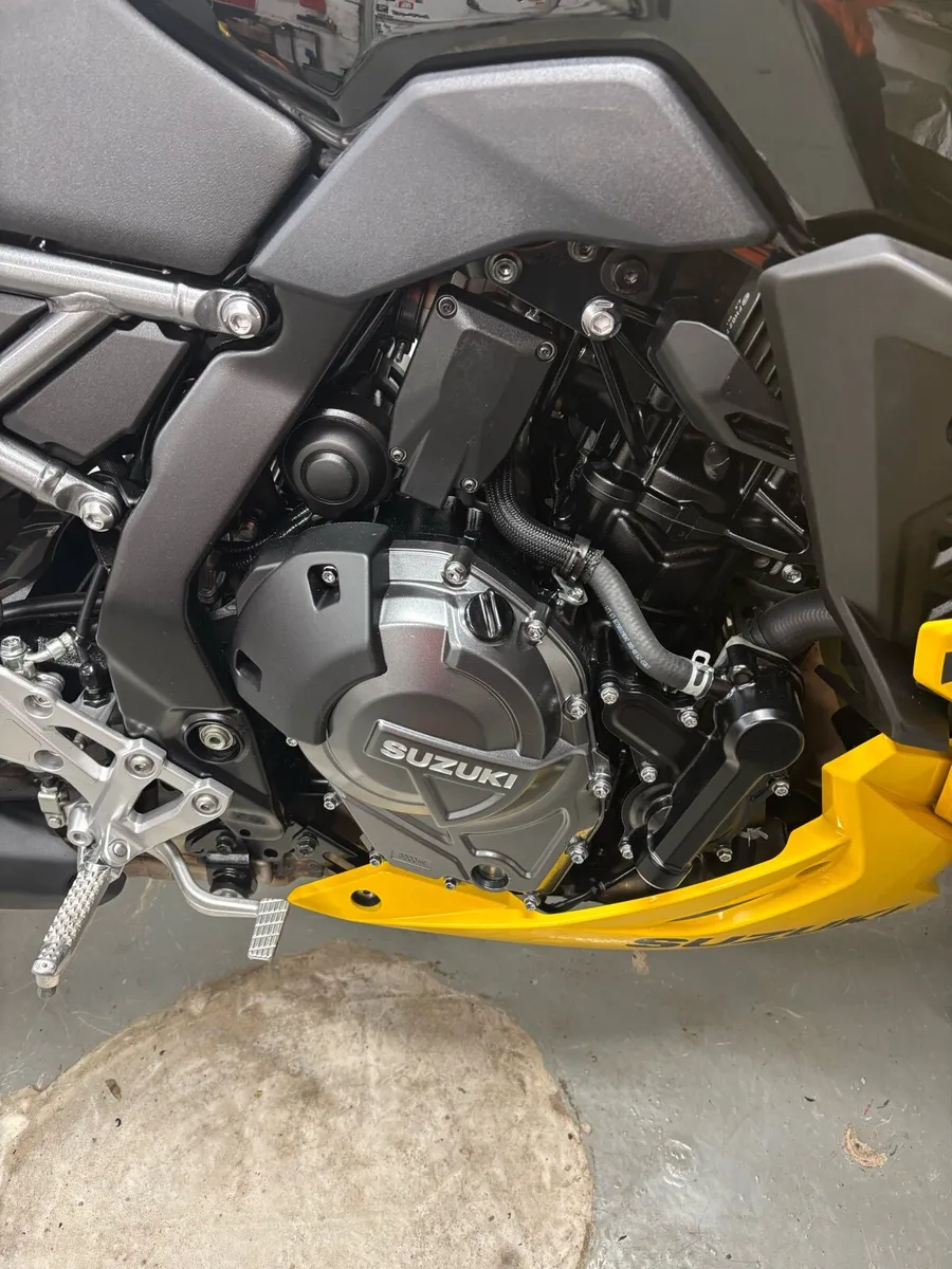 Suzuki GSX 8R 251-D - Image 4