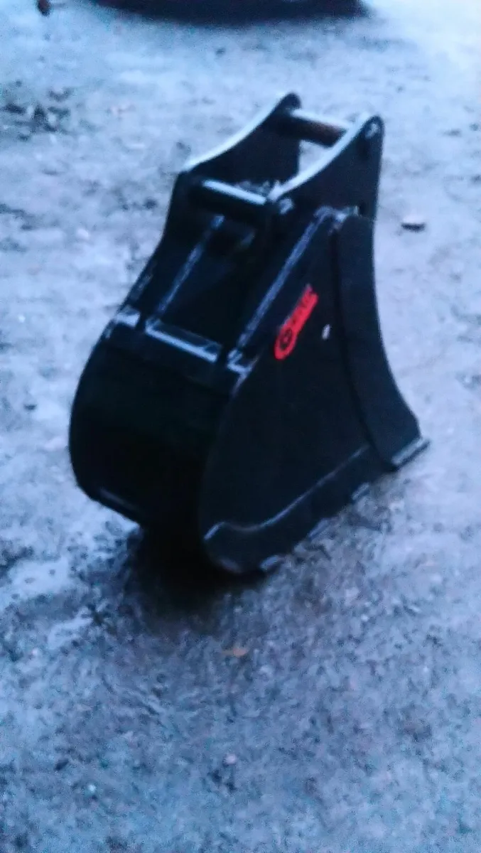 NEW 11 INCH DIGGER BUCKET 45mm pins - Image 4