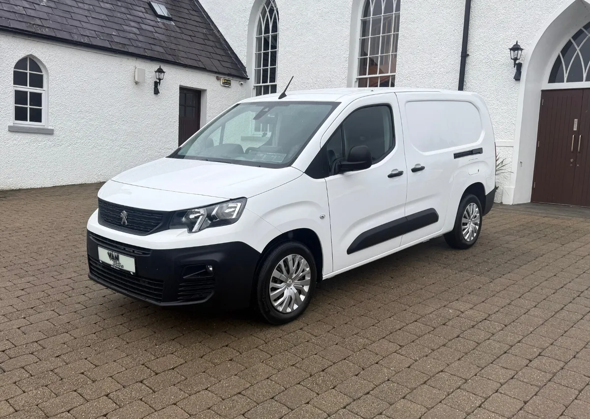 2022 Peugeot Partner Professional Plus LWB 100bhp - Image 3